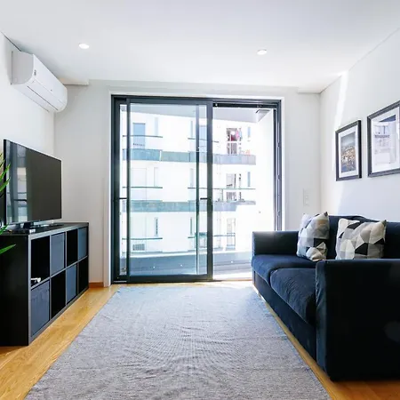 New Camoes Deluxe With Ac And Free Parking