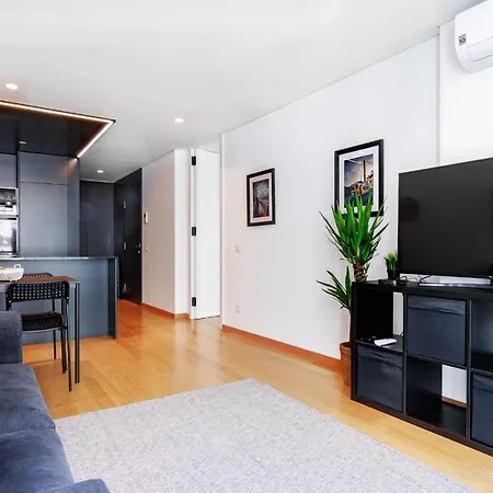 New Camoes Deluxe With Ac And Free Parking Apartment *